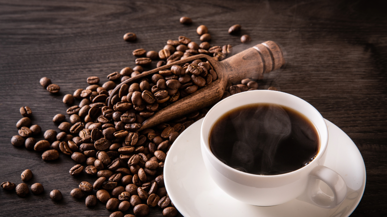 カフェインは筋トレ効果を高める？メリットと落とし穴